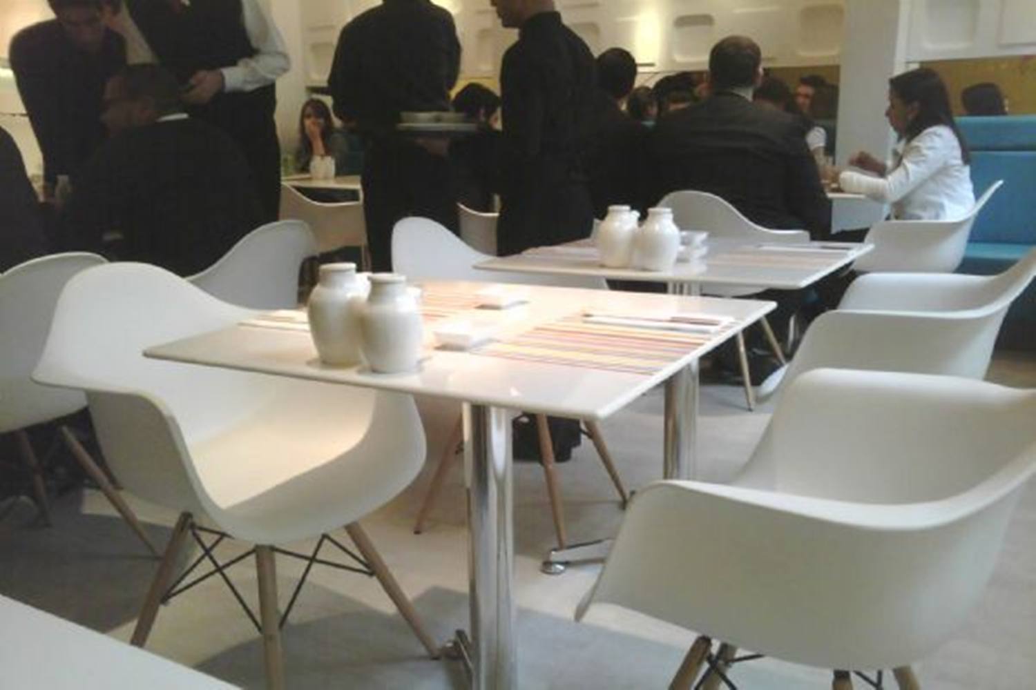 Cadeira-Eames-com-Braco-Base-Madeira-Branco-Fosco---15206