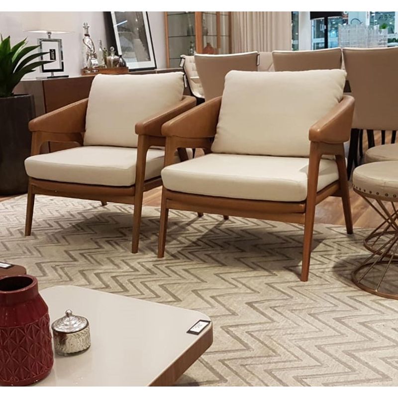 PoltronaDubiaEstofadaemLinhoCrueCourinoCarameloBaseMadeiraCorAmendoa55241