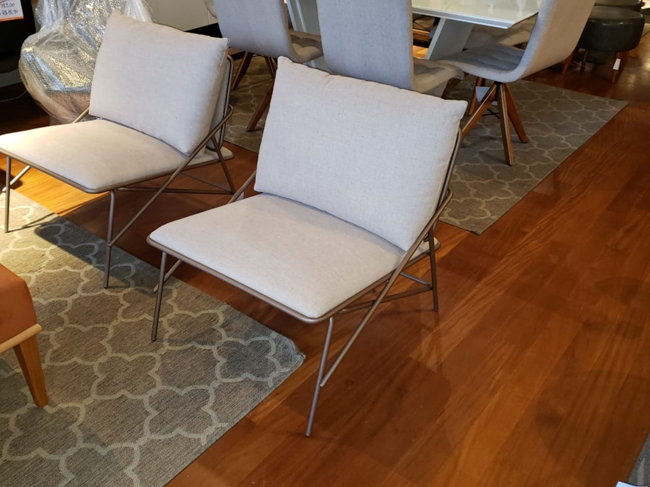 Poltrona-Steel-Assento-Linho-Fendi-Estrutura-em-Aco-Tubular---55338