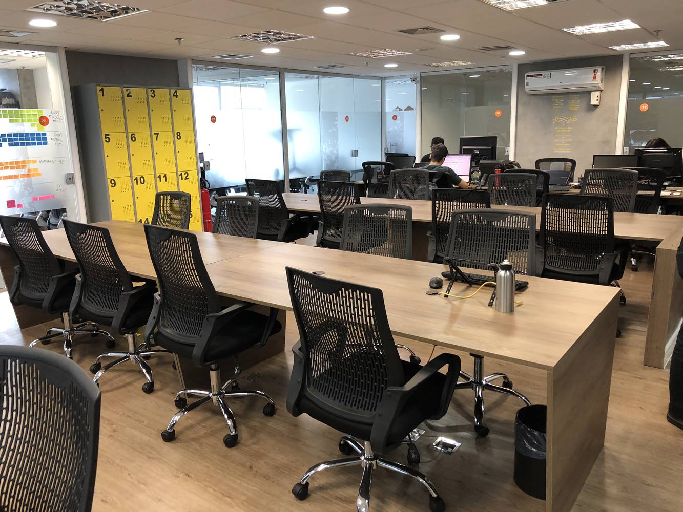 Cadeira-Singapura-Coworking-Ambientada-A