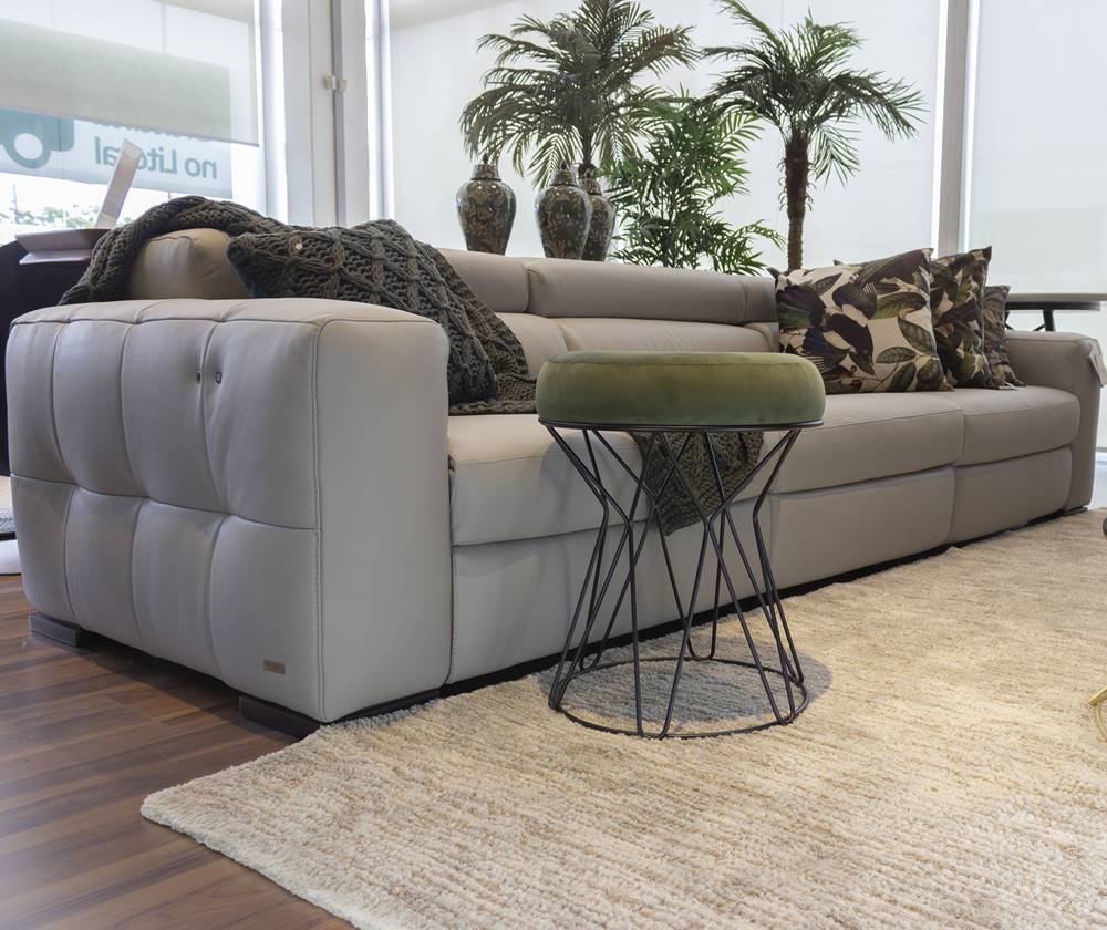 Ambientada---Puff-Smart-Veludo-Verde-e-Base-Preta