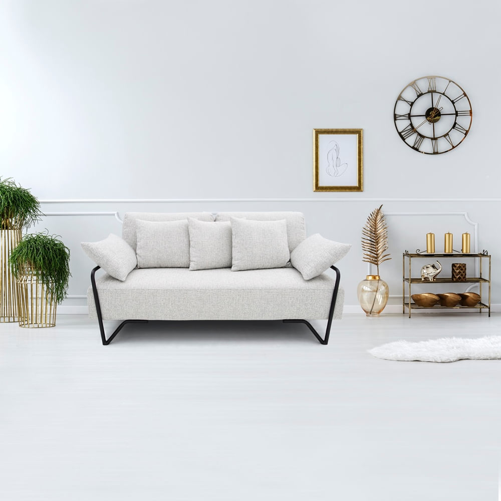 Sofa-2-lugares-cinza-em-ambiente-com-vaso-quadro-relogio-e-tapete