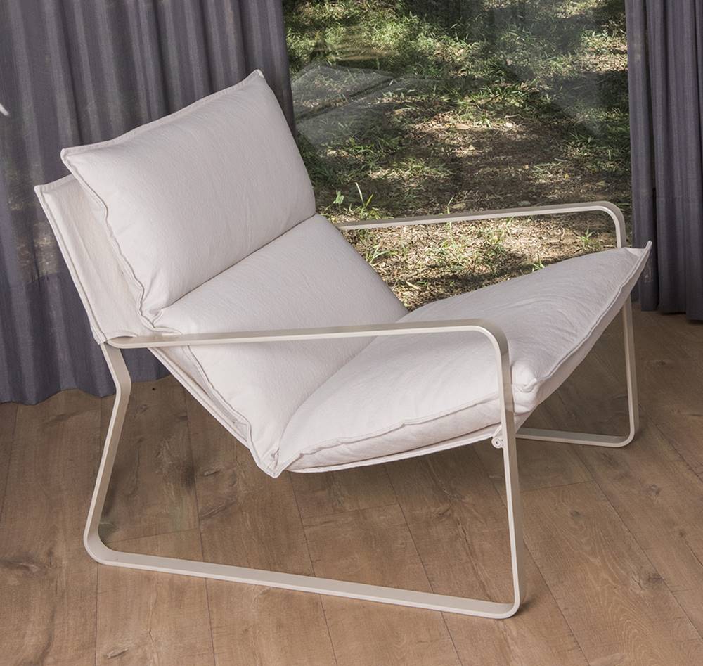 Poltrona-Moon-Estofada-Couro-Natural-Branco-Base-de-Metal-Branco---68351-