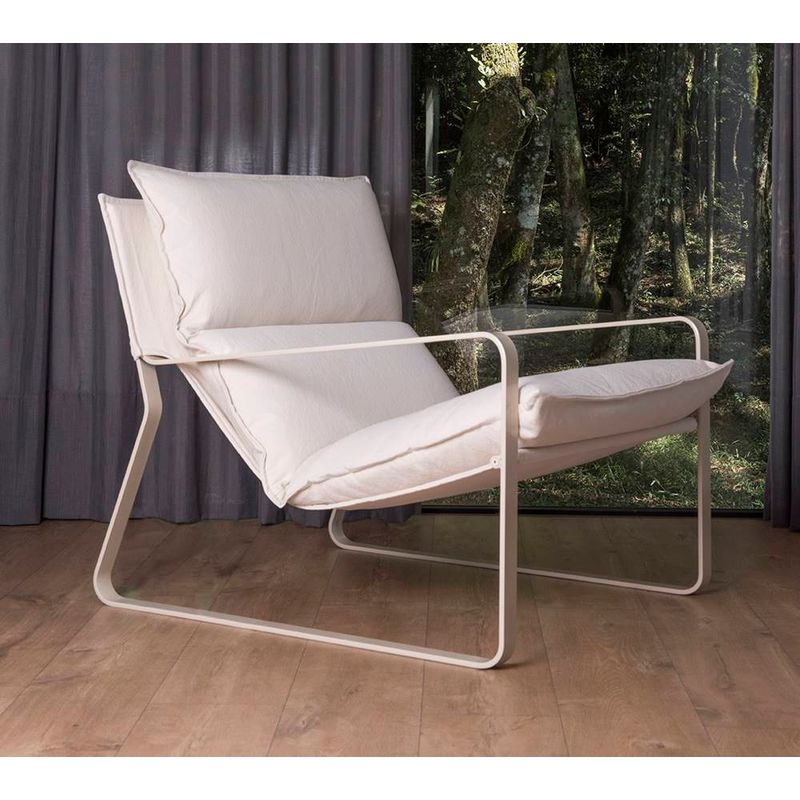 PoltronaMoonEstofadaCouroNaturalBrancoBasedeMetalBranco