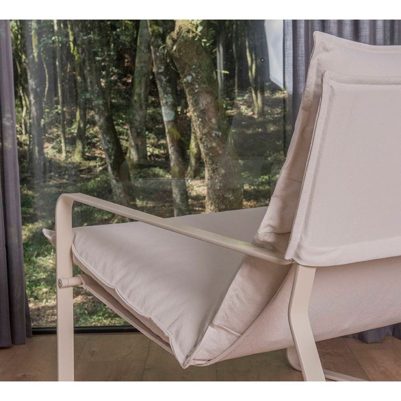 PoltronaMoonEstofadaCouroNaturalBrancoBasedeMetalBranco