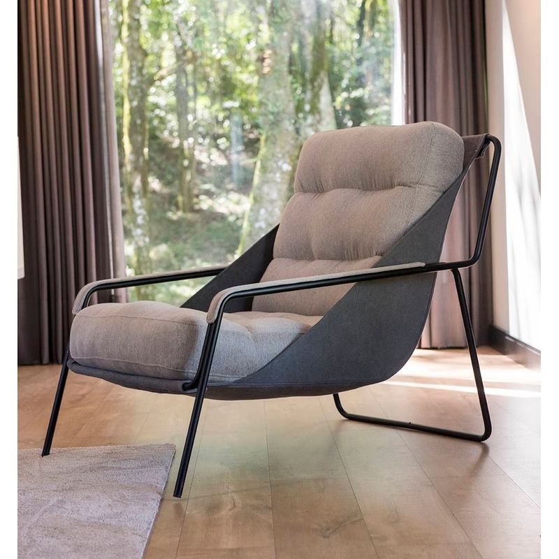 PoltronaAlgarveCruBasedeFerroPreta