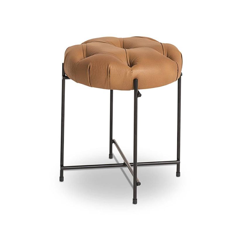 PuffOregonAssentoCouroCarameloBasePreto