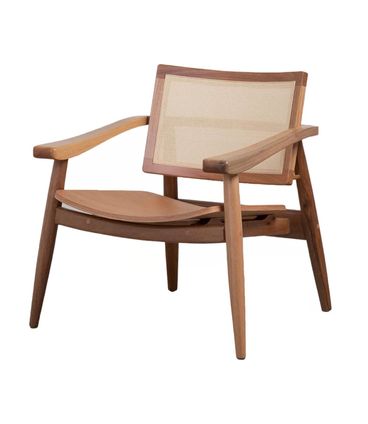 Poltrona Faye em Madeira Jequitibá cor Mel com Encosto em Tela - 66781