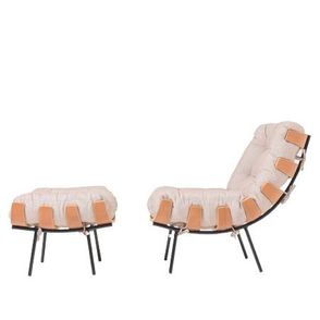 Poltrona + Puff Costela Bege com Base Preta Estrutura Madeira Natural - 69173