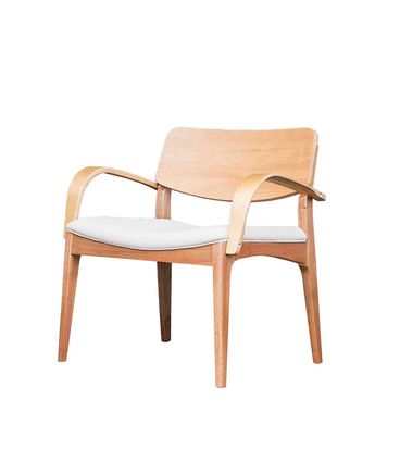 Poltrona Tejo Assento Estofado Bege e Fendi Estrutura Madeira Natural - 69433