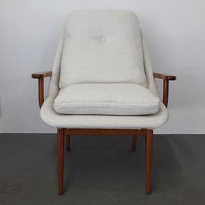 Poltrona Cintia Assento Linho cor Branco com Estrutura Lyptus cor Mel - 69538