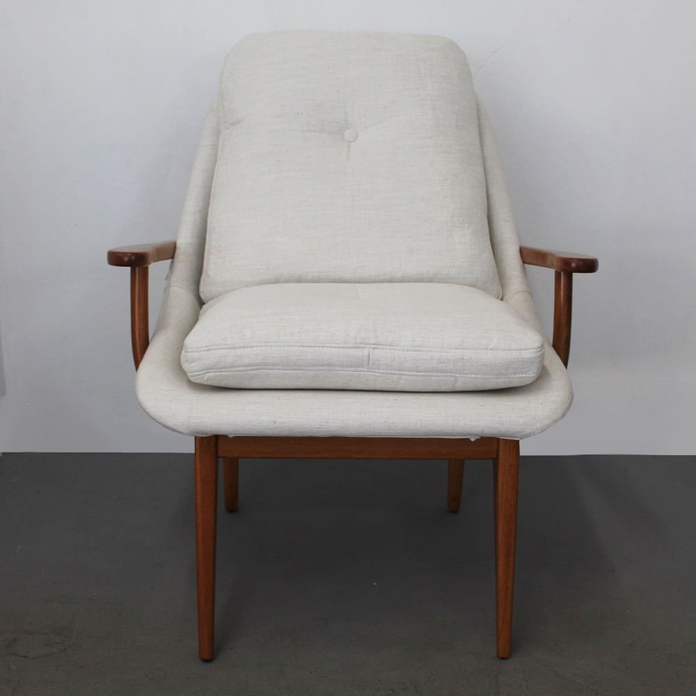 Poltrona-com-Puff-Cintia-Assento-Linho-cor-Branco-com-Estrutura-Lyptus-cor-Mel---70038