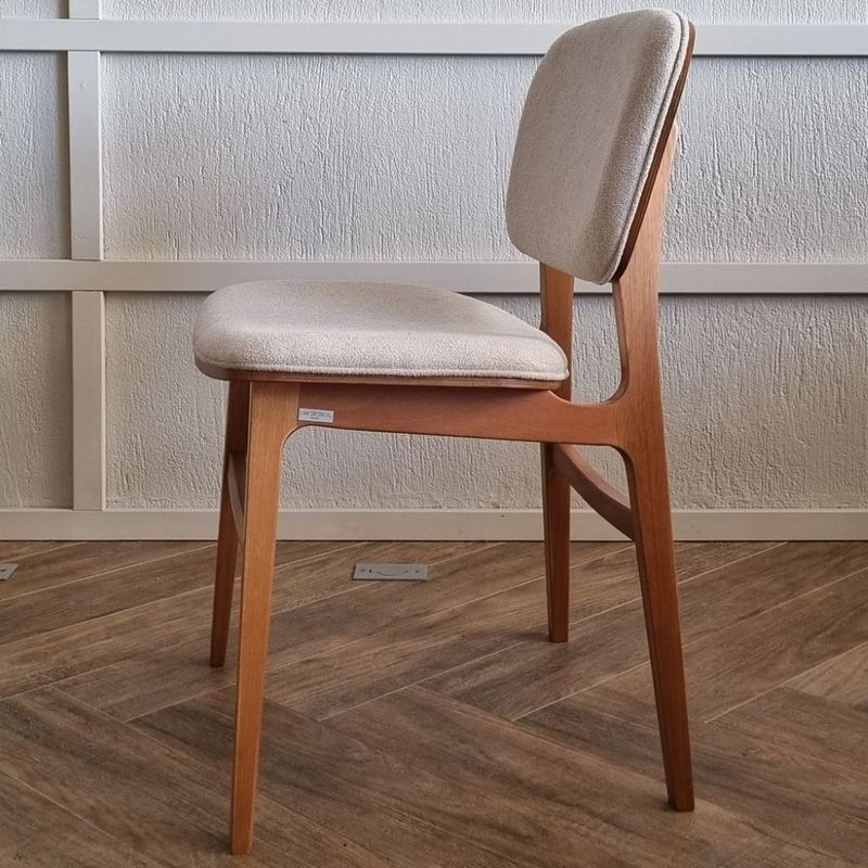 CadeiraMilaoAssentoMarfimcomBaseMadeiraCastanho72265