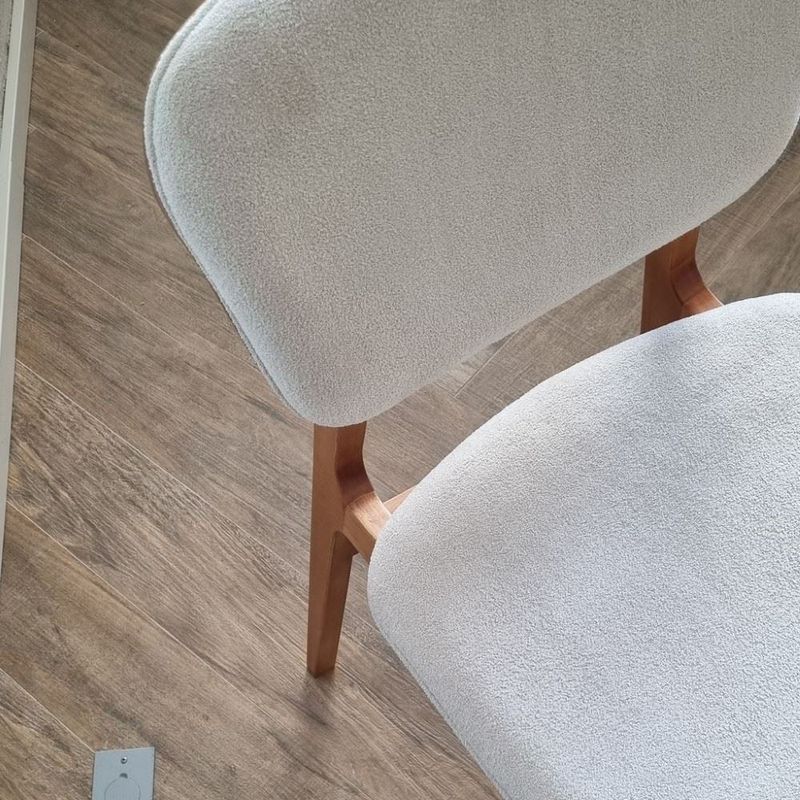 CadeiraMilaoAssentoMarfimcomBaseMadeiraCastanho72265