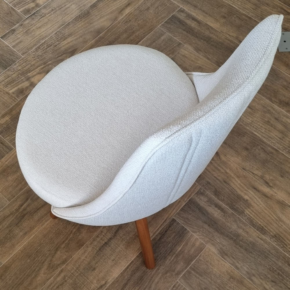 Cadeira-Catarina-Tecido-Cru-com-Base-Giratoria-em-Madeira-cor-Castanho---72266