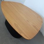 MesaCentroStoneBaixaTampoAmendoaSuavecomBasePretoFosco68cm72361