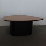 MesaCentroStoneBaixaTampoAmendoaSuavecomBasePretoFosco68cm72361