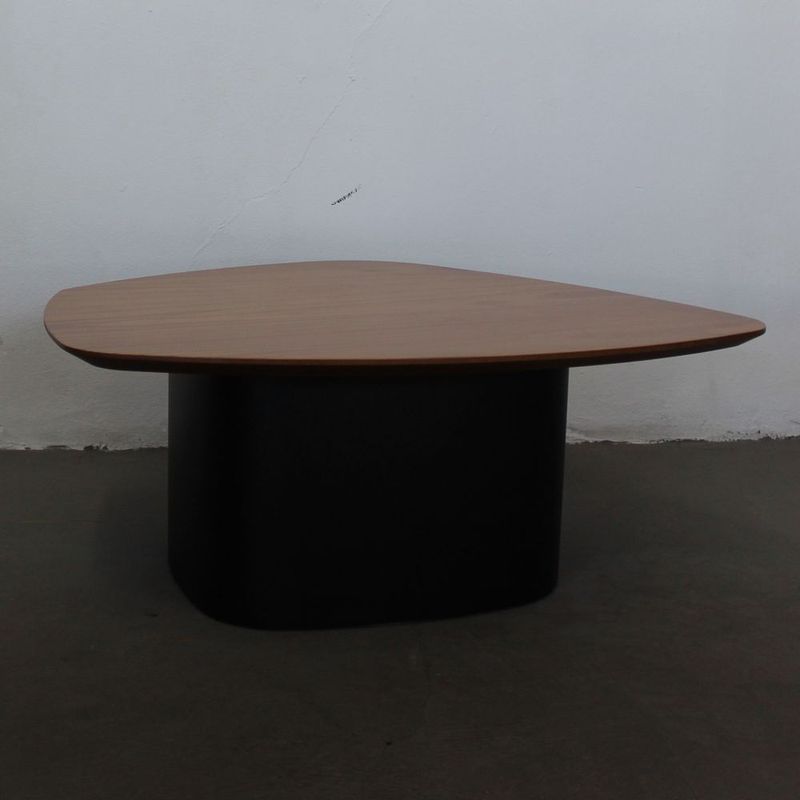 MesaCentroStoneBaixaTampoAmendoaSuavecomBasePretoFosco68cm72361