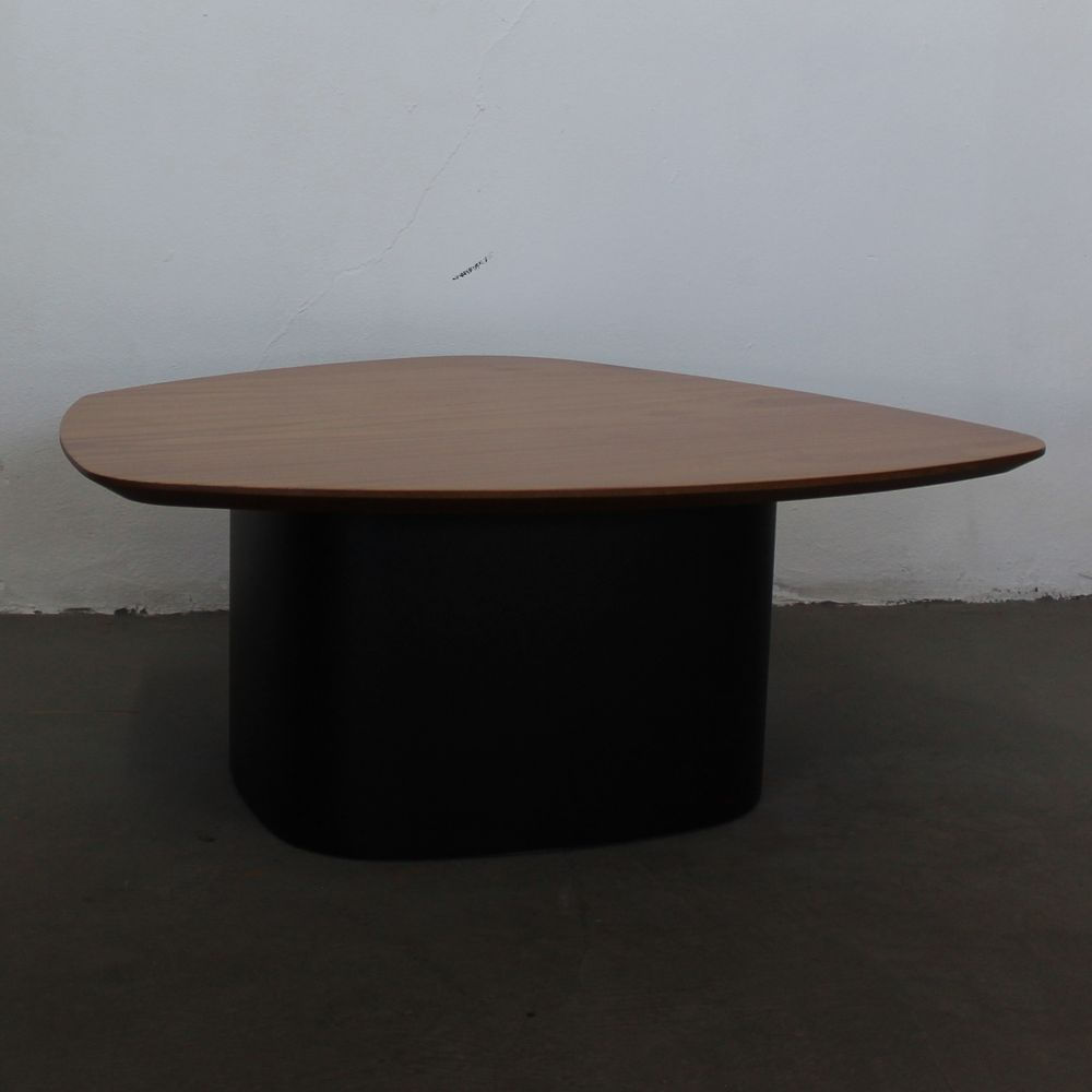 Mesa-Centro-Stone-Baixa-Tampo-Amendoa-Suave-com-Base-Preto-Fosco-68-cm---72361