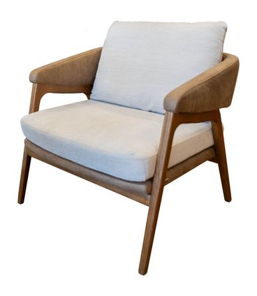 Poltrona Dubia Estofada Tecido Branco e Courino Fendi Base Amendoa - 70208