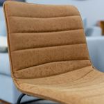 CadeiraBuddAssentoCourinoCaramelocomBaseAcoPreto47340