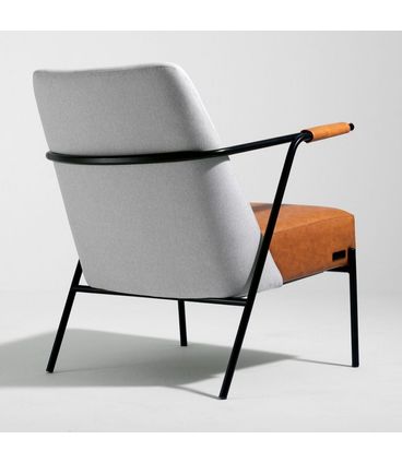 Poltrona Benjor com Braço Courino Caramelo e Encosto Boucle Cinza com Base Preta  - 71879