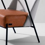 PoltronaBenjorcomBracoCourinoCarameloeEncostoBoucleCinzacomBasePreta71879