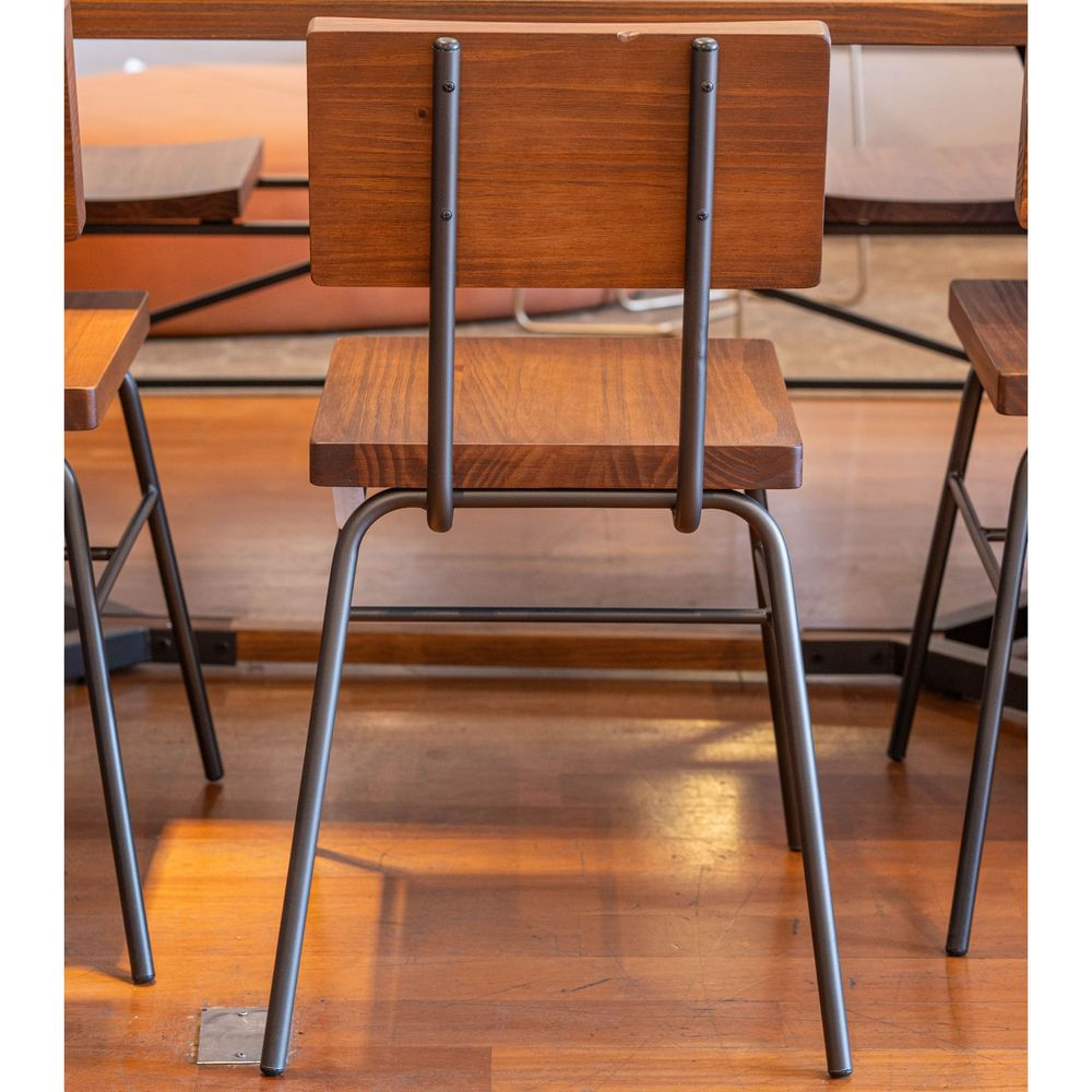 Cadeira-Lounge-em-Madeira-cor-Walnut-com-Base-em-Aco-Grafite---72081