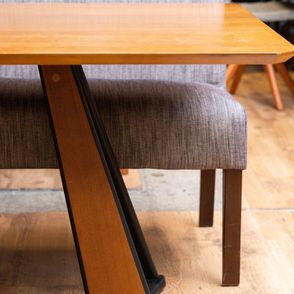 Mesa Jantar Curve Retangular Tampo Imbuia Natural com Base Laca Preto 180 cm - 57536