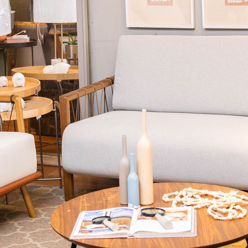 SofaJoeLinhocorCinzaeFibraAlgodaoMarromcomBaseMadeiraAmendoa200cm71370