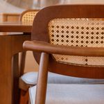 CadeiraCariocaAssentoCinzaeEncostoTelaSextavadacomBaseMadeiraCastanho71997