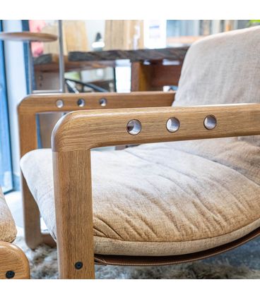 Poltrona Seiva Assento Recouro Caramelo e Almofada Fendi com Estrutura Amendoa - 72255