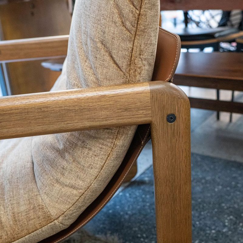 PoltronaSeivaAssentoRecouroCarameloeAlmofadaFendicomEstruturaAmendoa72255