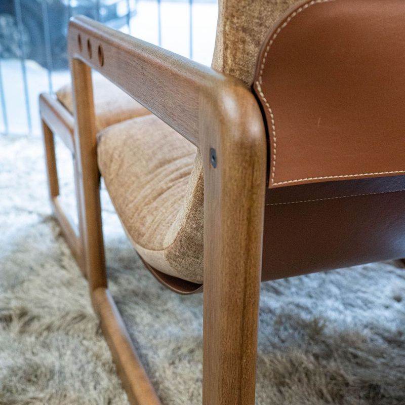 PoltronaSeivaAssentoRecouroCarameloeAlmofadaFendicomEstruturaAmendoa72255