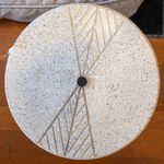 MesaLateralInerciaTampoeBaseConcretoBrancocomHasteemAcoPreto40cm68754