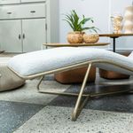 ChaiseVanguardEstofadoTecidoBoucleCinzaeDetalheCourinoCarameloeAlmofadacomEstruturaAcoGold175cm72655