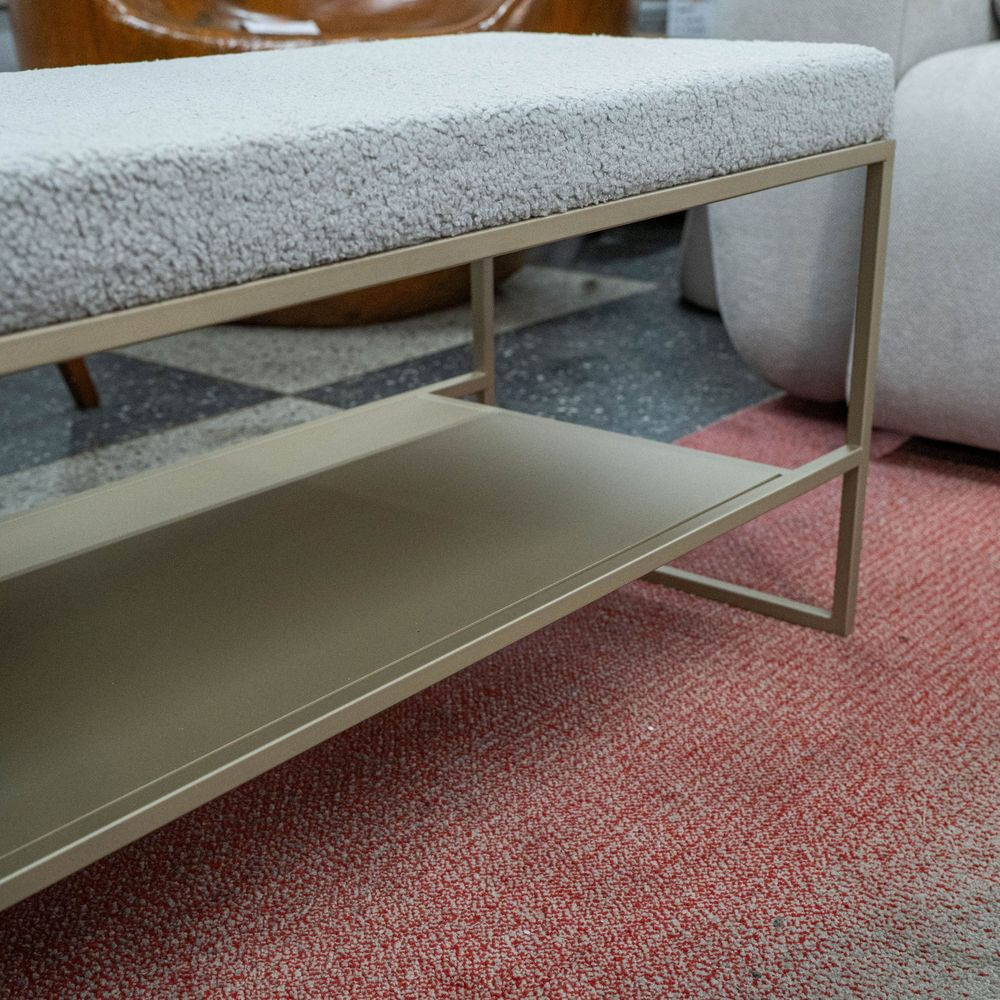 Banco-Duets-Sapateira-Assento-Boucle-Cinza-com-Bandeja-Carvalho-Natural-com-Estrutura-Aco-Champagne-120-cm---72659