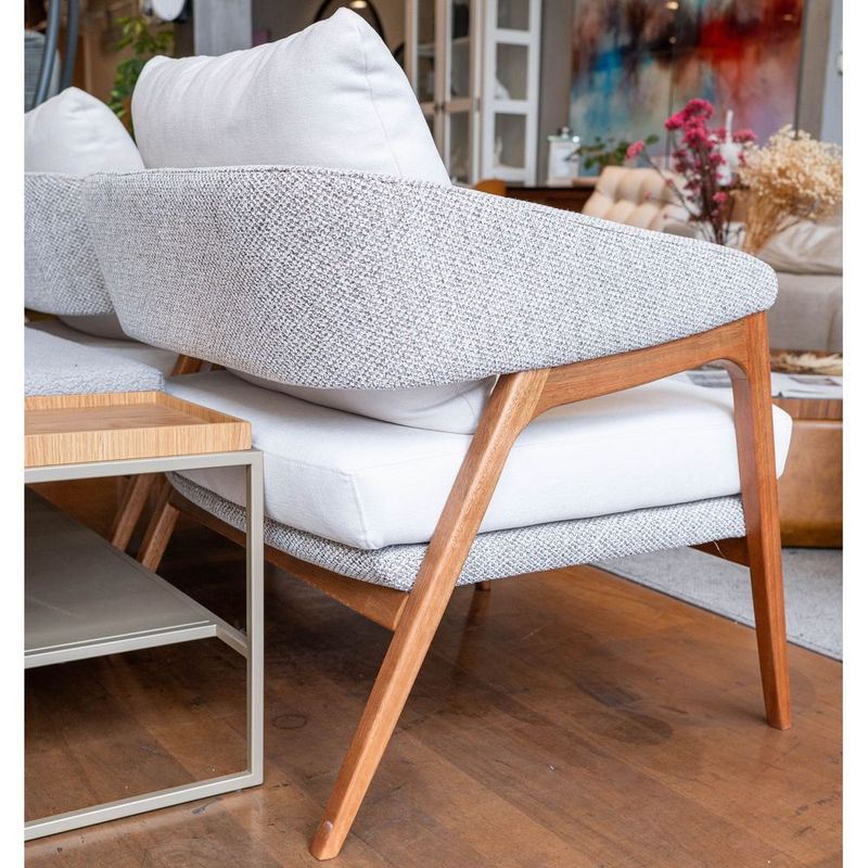 PoltronaDubiaEstofadaTecidoCrueJacquardCinzaBaseAmendoa72253