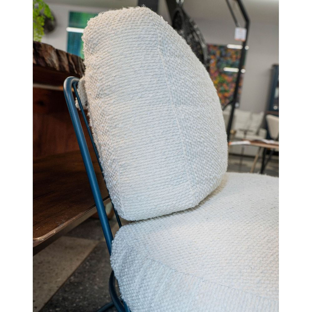Poltrona-Disk-Estofada-Tecido-Boucle-Natural-com-Base-Aco-cor-Azul---69272