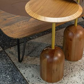 Mesa Apoio Pill Mini Baixa Tampo e Base Imbuia Suave com Haste Dourada 35 cm - 72675