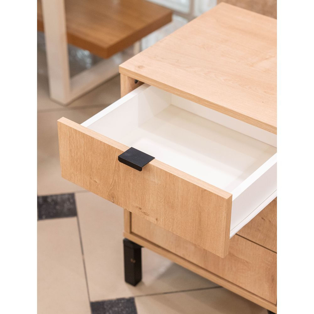 Mesa-de-Cabeceira-Morgan-3-Gavetas-MDP-cor-Amadeirado-Pes-Pretos-55-cm---67165