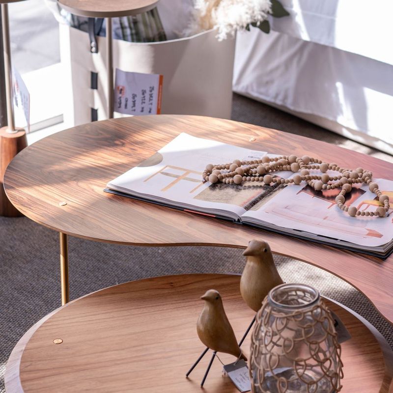 MesadeCentroLagunaTampoPauFerroNogueiracomPesAcoDourado135cm72830