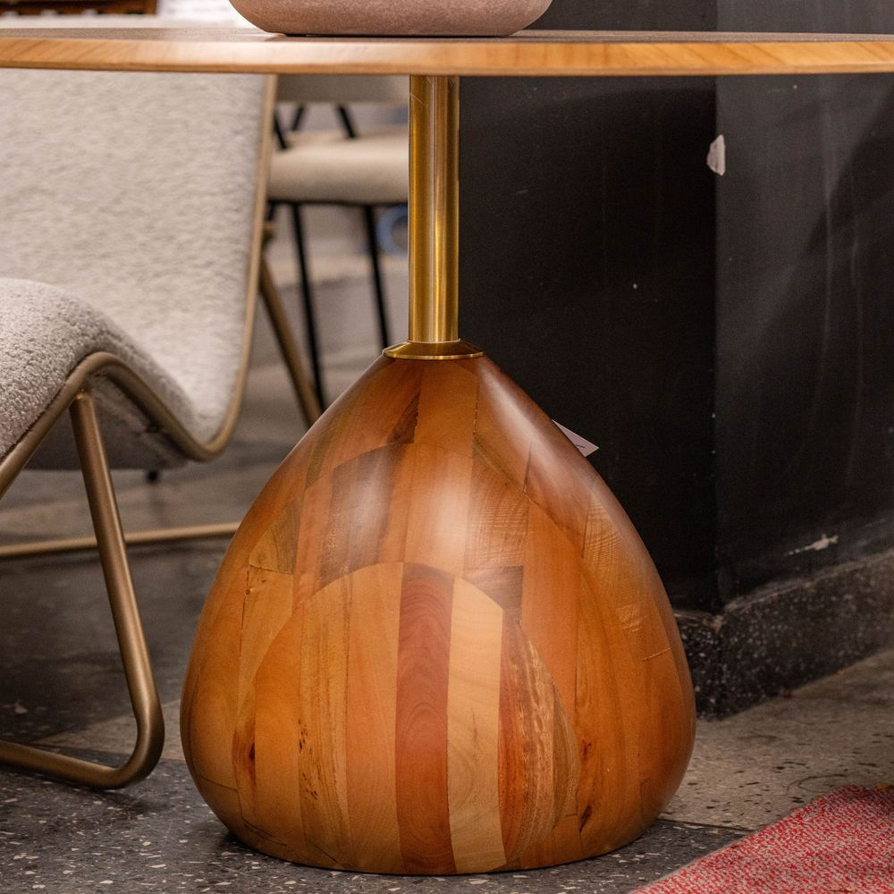 Mesa-Lateral-Ekko-Maxxi-Redonda-Tampo-e-Base-Imbuia-com-Haste-Dourada-68-cm---72829