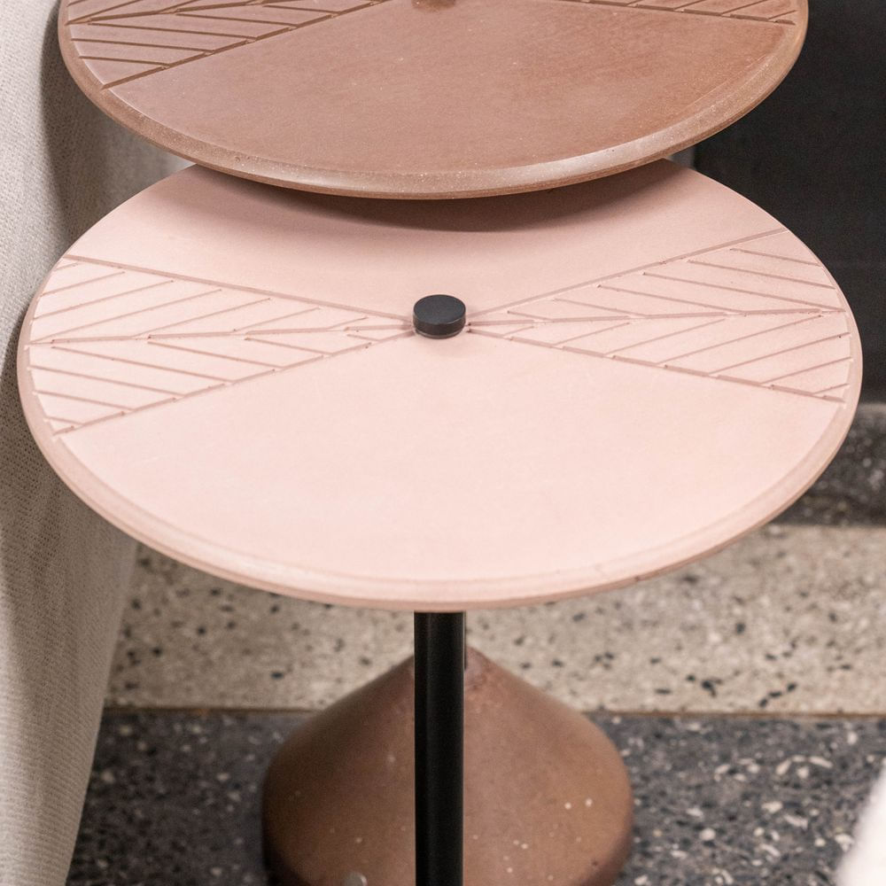 Mesa-Lateral-Inercia-Tampo-e-Base-Concreto-Rosa-com-Haste-em-Aco-Preto-40-cm---72743