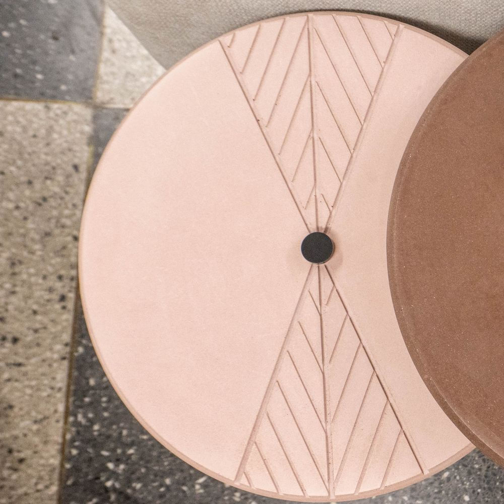 Mesa-Lateral-Inercia-Tampo-e-Base-Concreto-Rosa-com-Haste-em-Aco-Preto-40-cm---72743