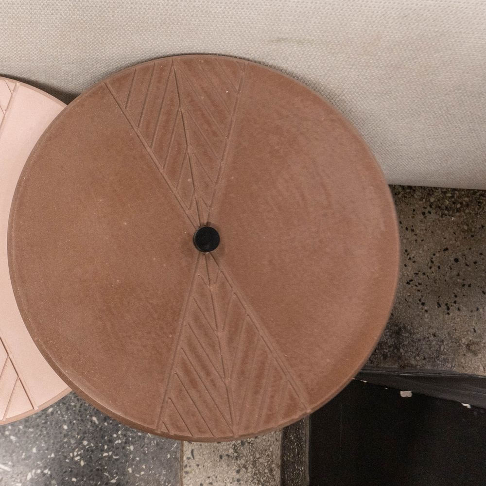 Mesa-Lateral-Inercia-Tampo-e-Base-Concreto-Terra-com-Haste-em-Aco-Preto-40-cm---72744