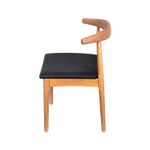 CadeiraElbowAssentoCourinoPretocomEstruturaMadeiraClara74348