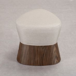 Puff Enigma Assento Trama Cru Base Nogueira - 78221